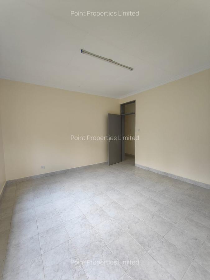 4 Bed House with En Suite in State House - 11