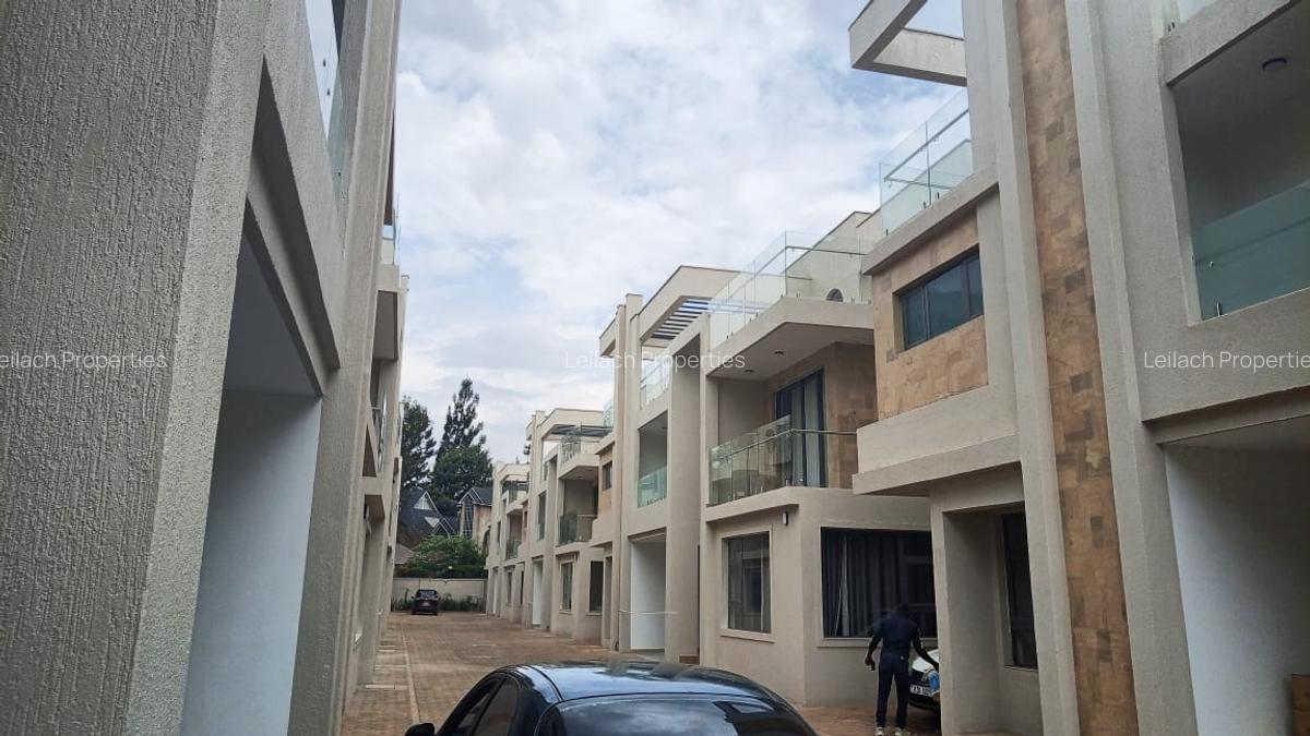 5 Bed Townhouse with En Suite in Lavington - 3