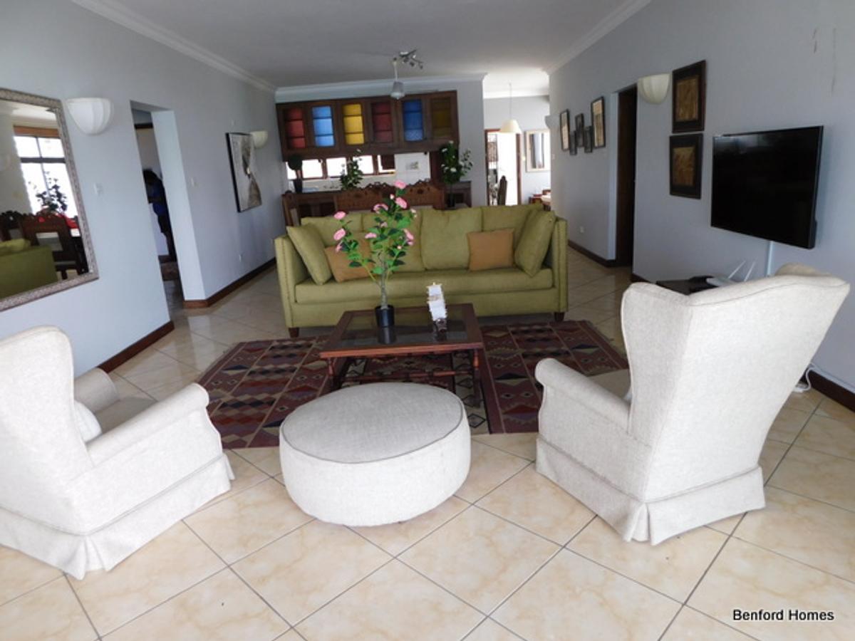 Serviced 3 Bed Apartment with En Suite in Nyali Area - 12