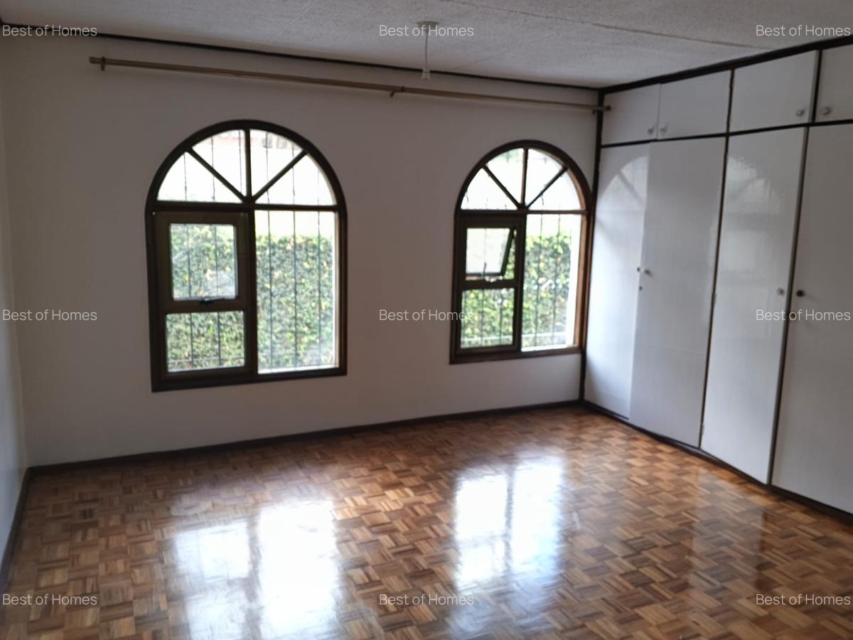 4 Bed House with En Suite in Riverside - 9