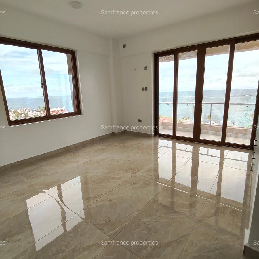 Serviced 4 Bed Apartment with En Suite at 1St Avanue - 10