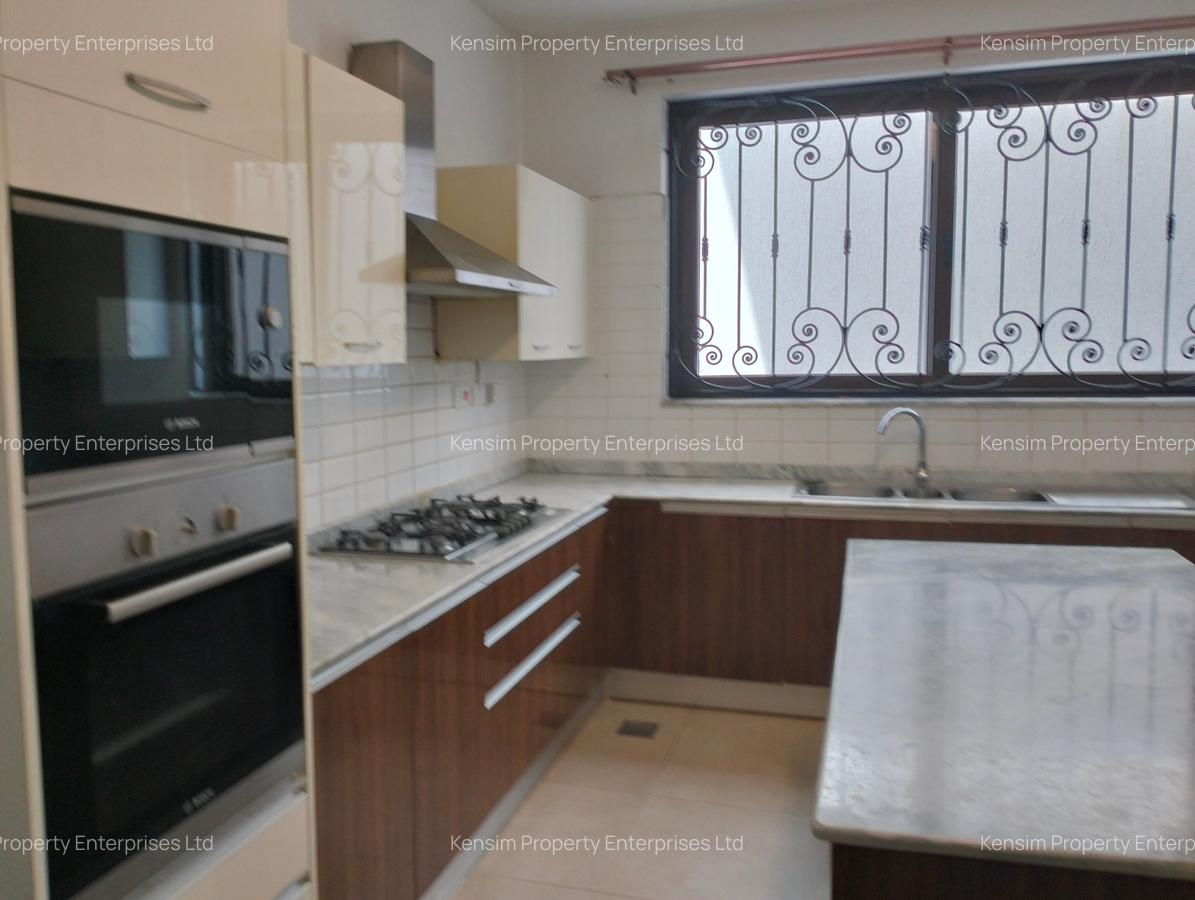 5 Bed Townhouse with En Suite in Lavington - 6