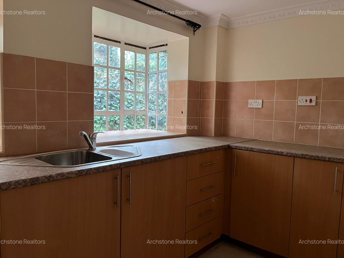 5 Bed House with En Suite in Lavington - 8