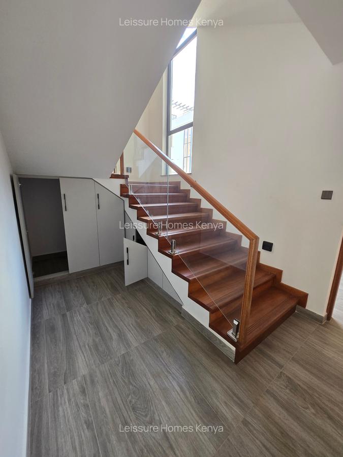 5 Bed Villa with En Suite at Apple Cross - 13