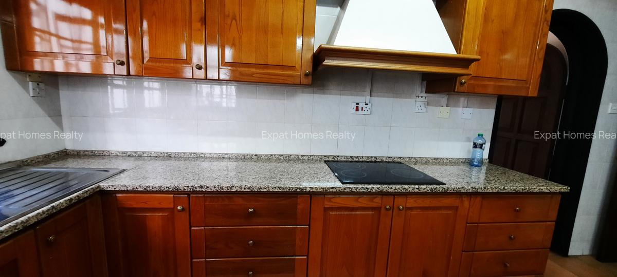 4 Bed Villa with En Suite in Lavington - 5
