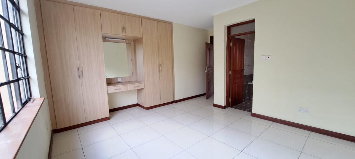 2 Bed Apartment with En Suite at Lavington - 6