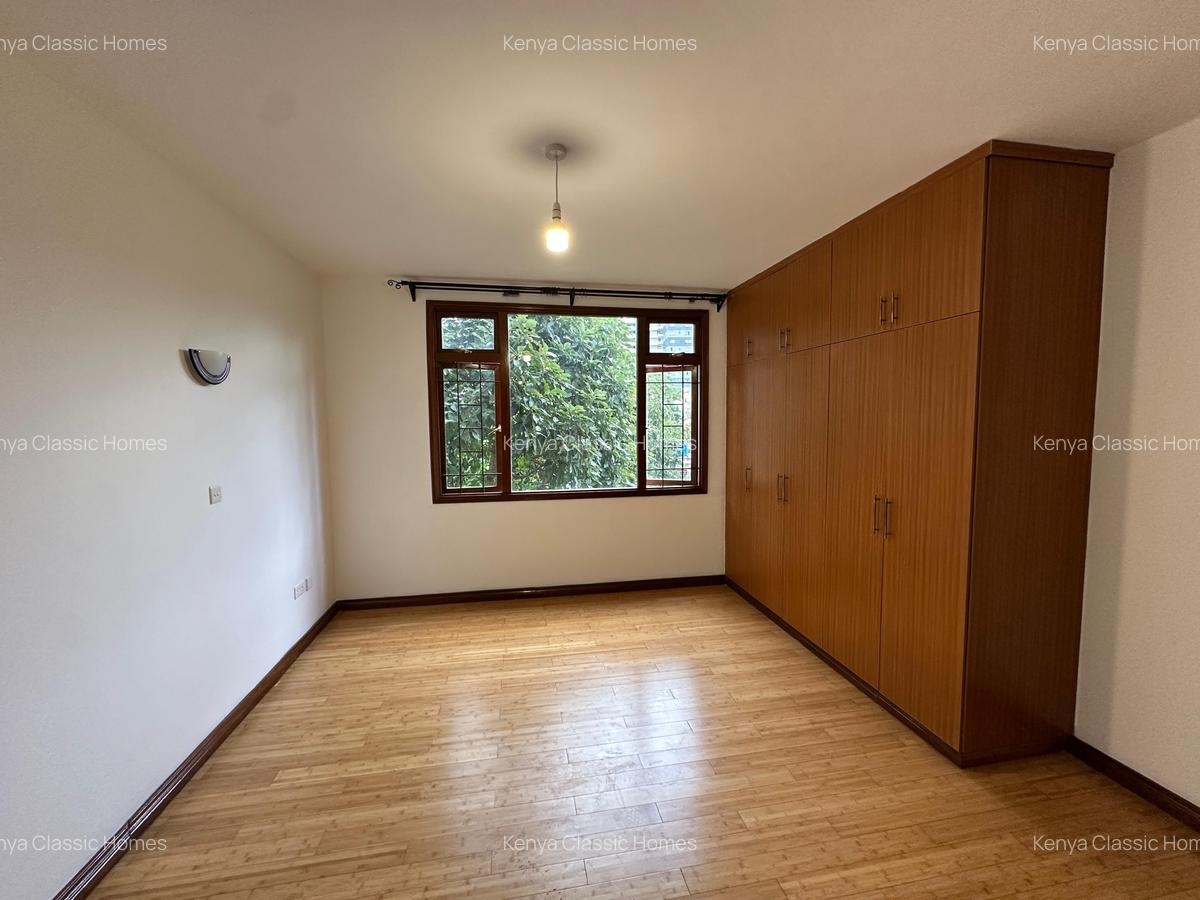 3 Bed Apartment with En Suite at Riverside - 12