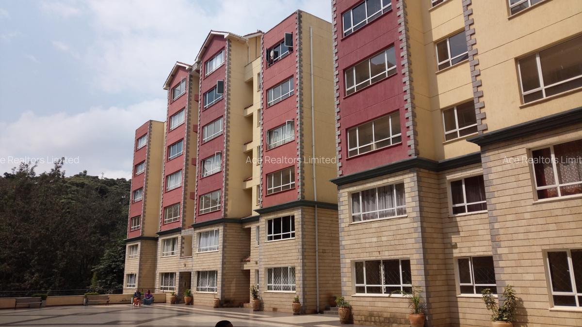 3 Bed Apartment with En Suite at City Park - 1
