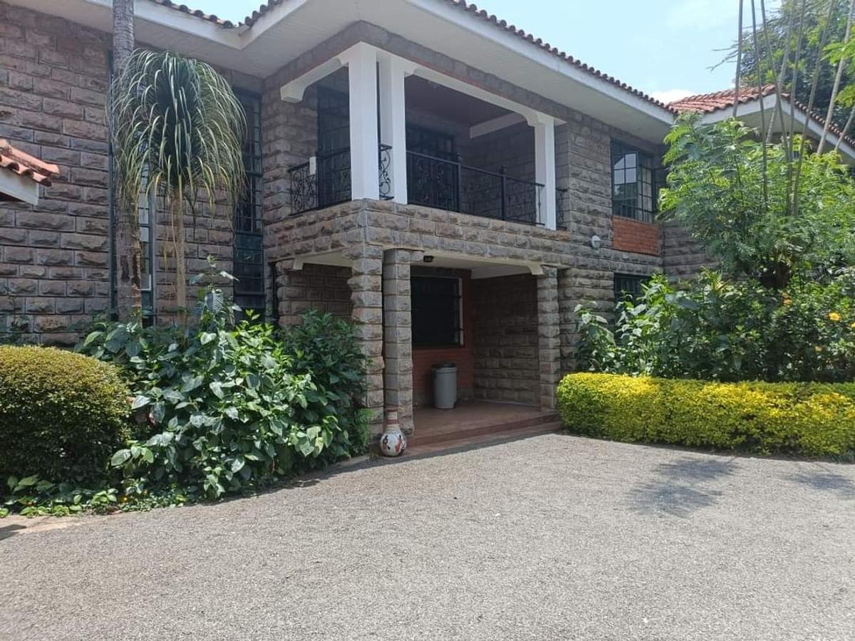 3 Bed House with En Suite at Evergreen - 1