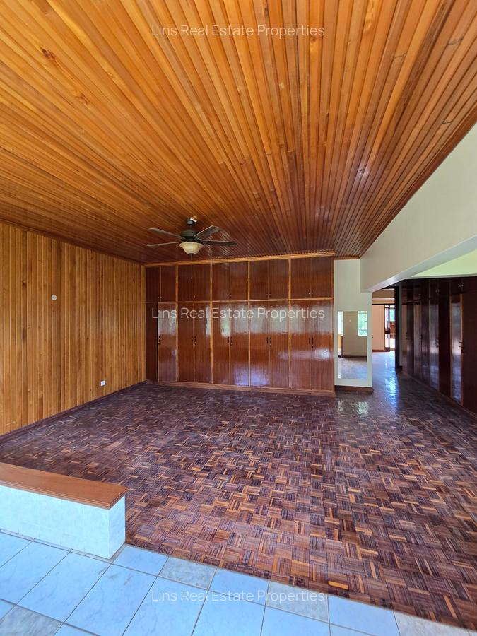 6 Bed House with En Suite in Nyari - 14