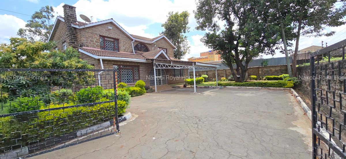 5 Bed Townhouse with En Suite at Lavington Road - 1