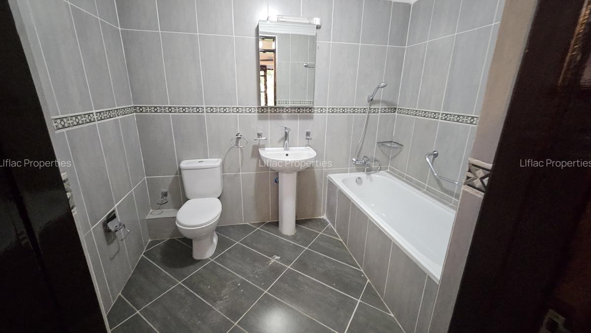 4 Bed House with En Suite in Runda - 9