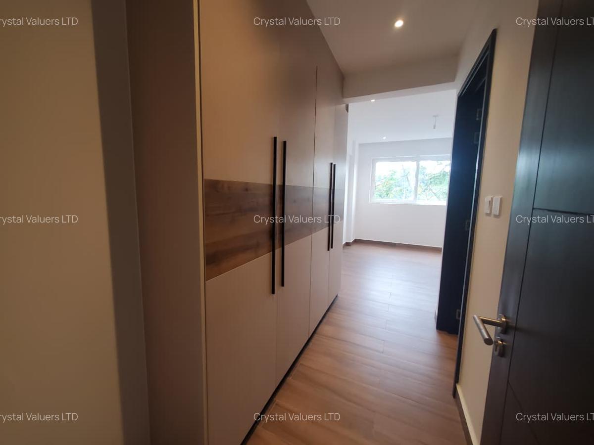 5 Bed Apartment with En Suite in General Mathenge - 4