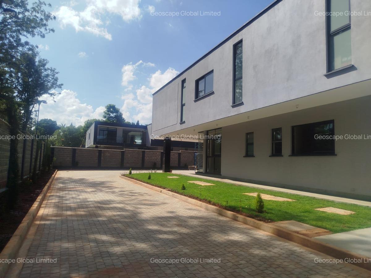 5 Bed House with En Suite in Nyari - 2