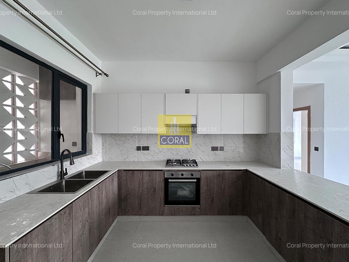 2 Bed Apartment in Brookside - 5