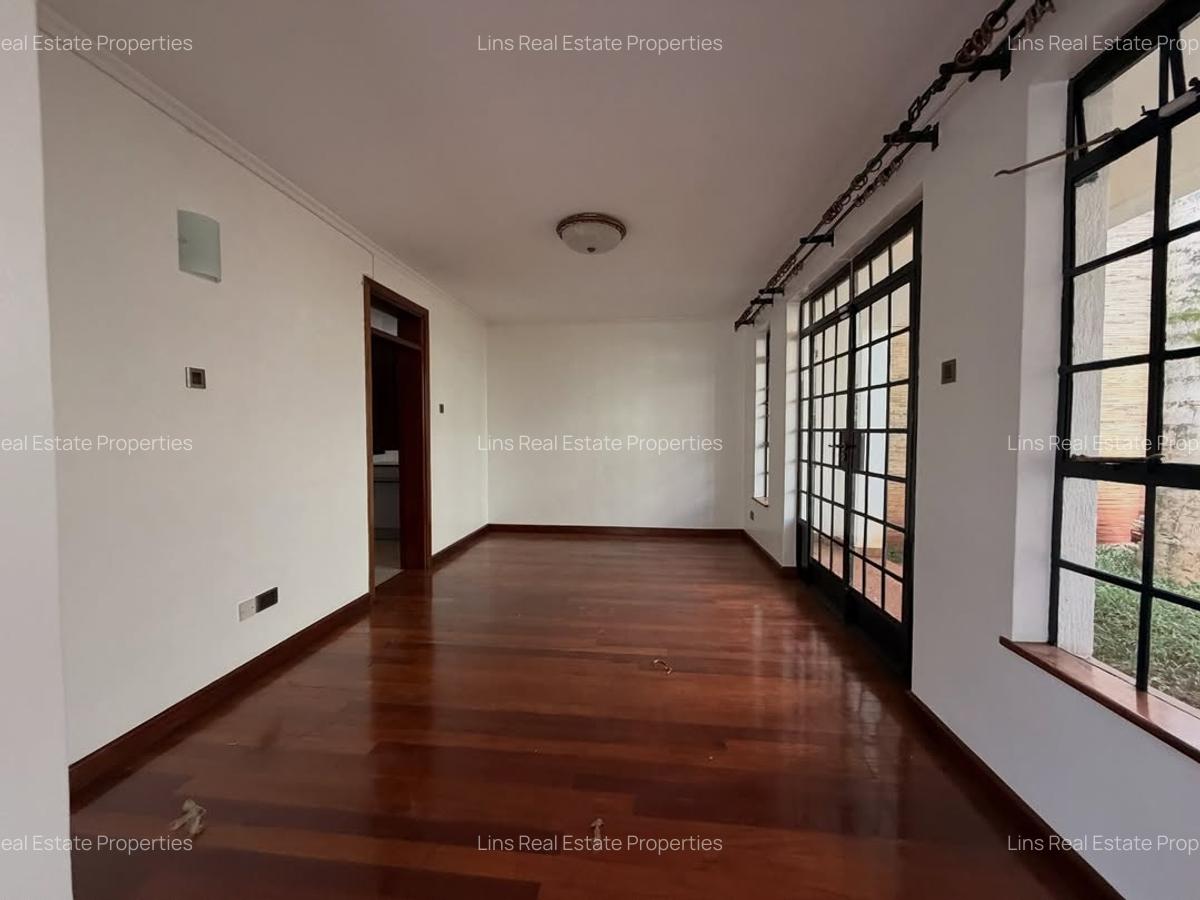 5 Bed Townhouse with En Suite in Lavington - 6