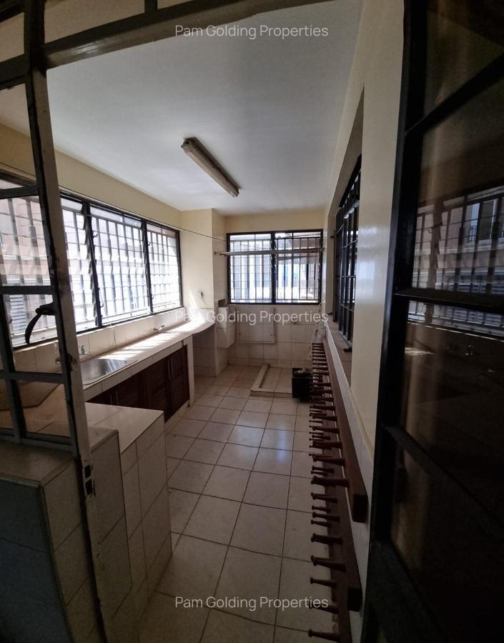 4 Bed Apartment with Lift in Westlands Area - 11