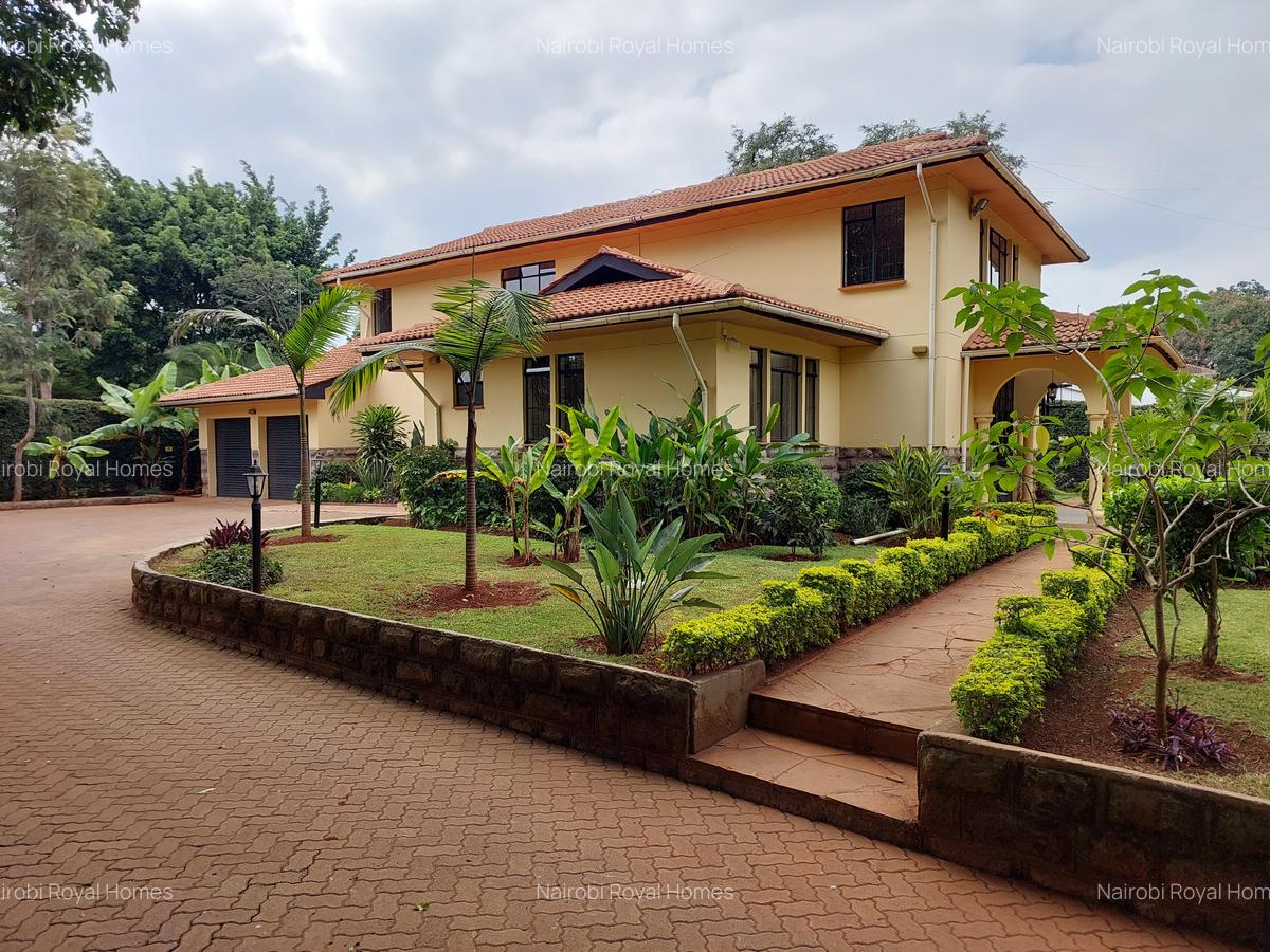 4 Bed House with En Suite at Acacia Drive - 4