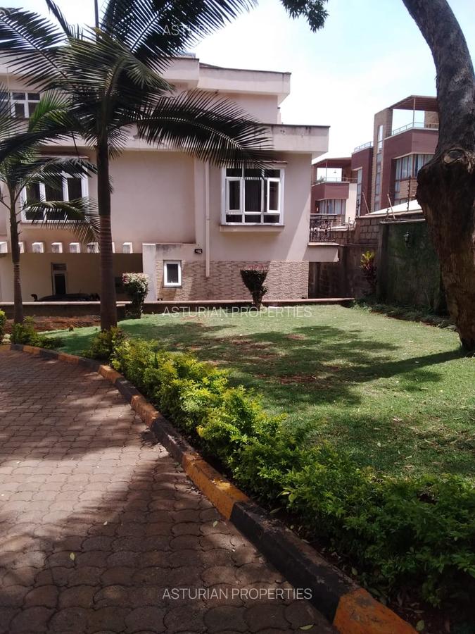 6 Bed Townhouse with En Suite in Lavington - 14