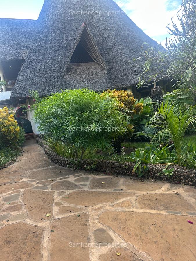 5 Bed Villa with En Suite at Beach Road - 5