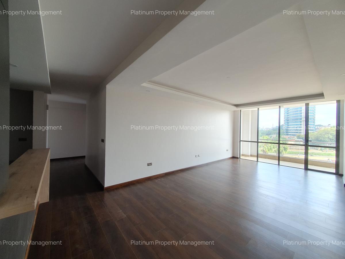 3 Bed Apartment with En Suite in Brookside - 1