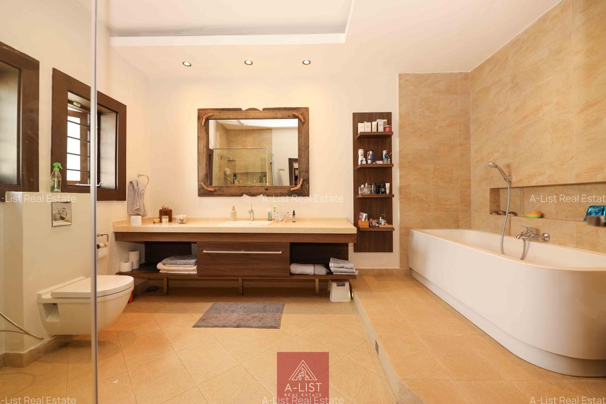 5 Bed Villa with En Suite at Kabarsiran Road - 16
