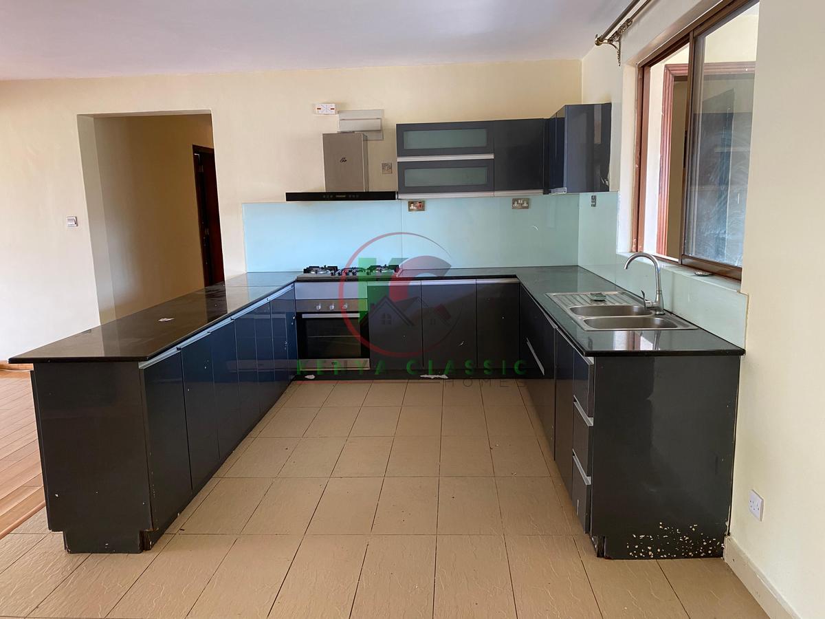 3 Bed Apartment with En Suite in Lavington - 5