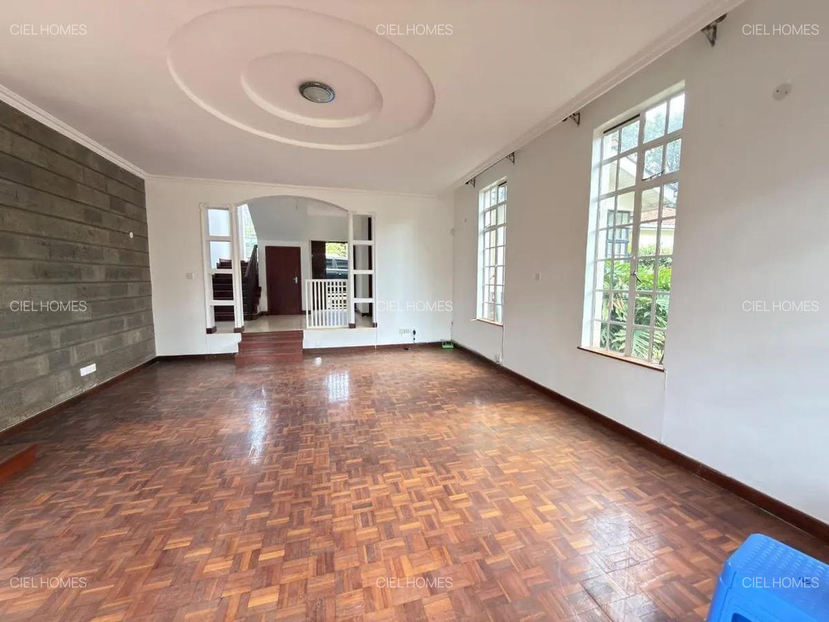 5 Bed Townhouse with En Suite in Riverside - 4