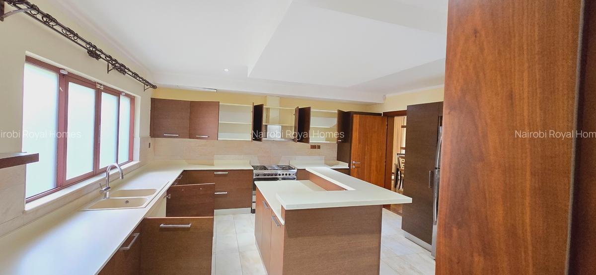 5 Bed Townhouse with En Suite at Off Convent Drive - 15