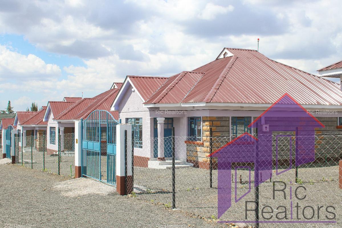 3 Bed House with En Suite at Aacia Road - 2