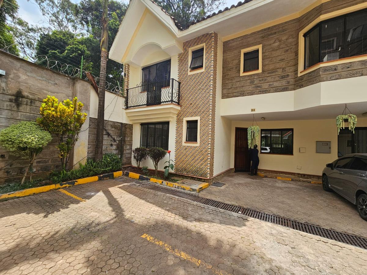 4 Bed House with En Suite in Spring Valley - 1