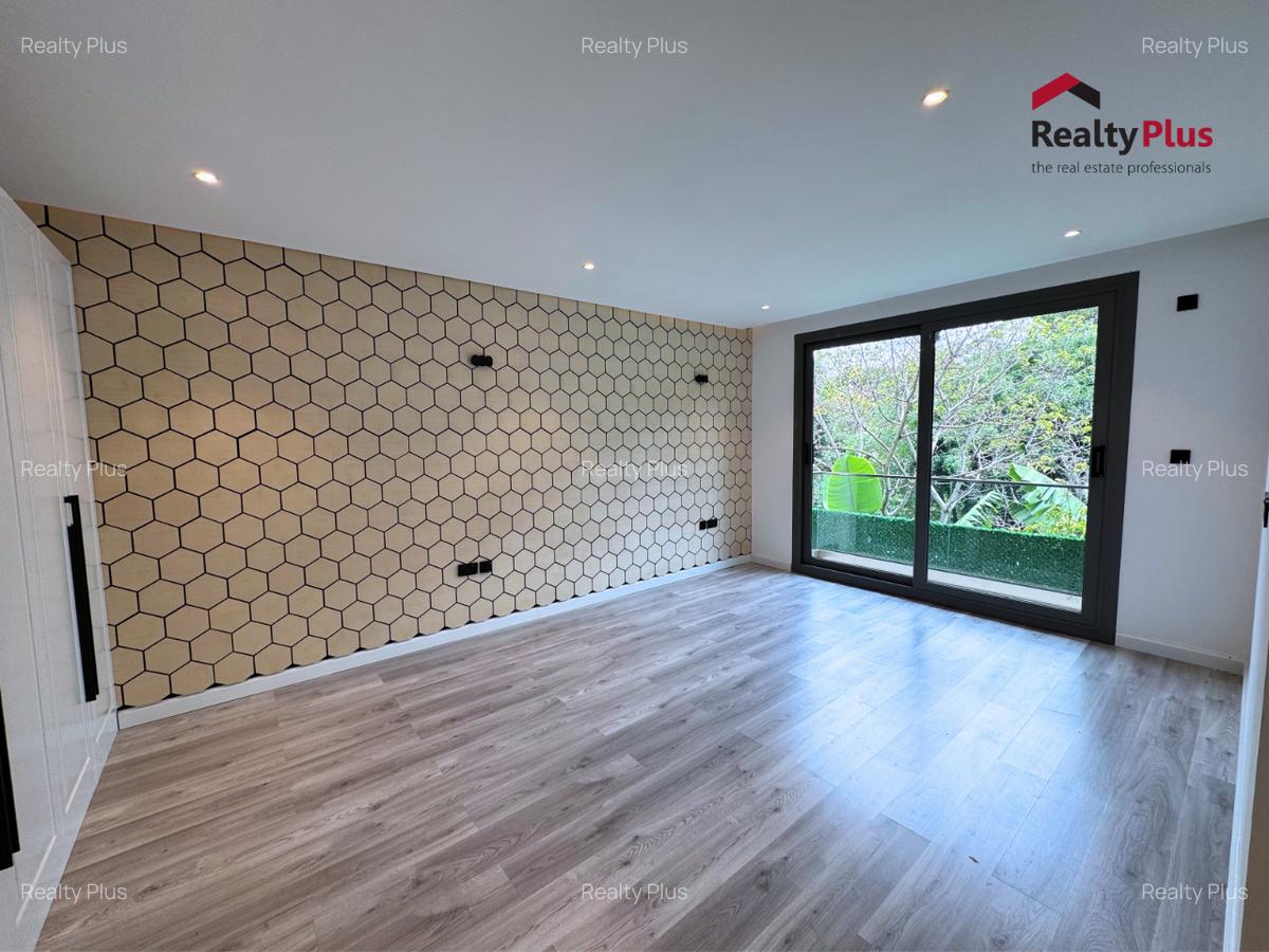 5 Bed Villa with En Suite in Lavington - 10