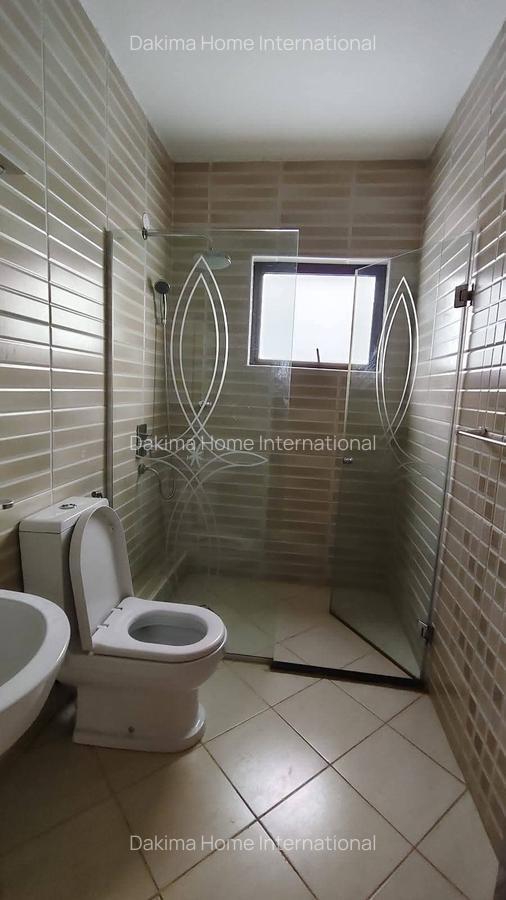 4 Bed Townhouse with En Suite in Brookside - 7