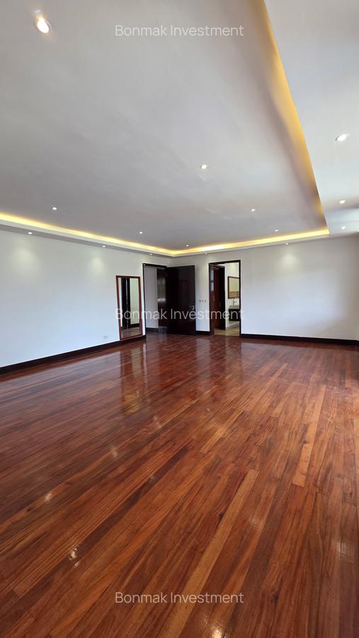 4 Bed House with En Suite at Old Runda - 10