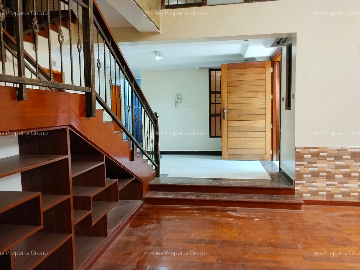 5 Bed Villa with En Suite in Lavington - 3