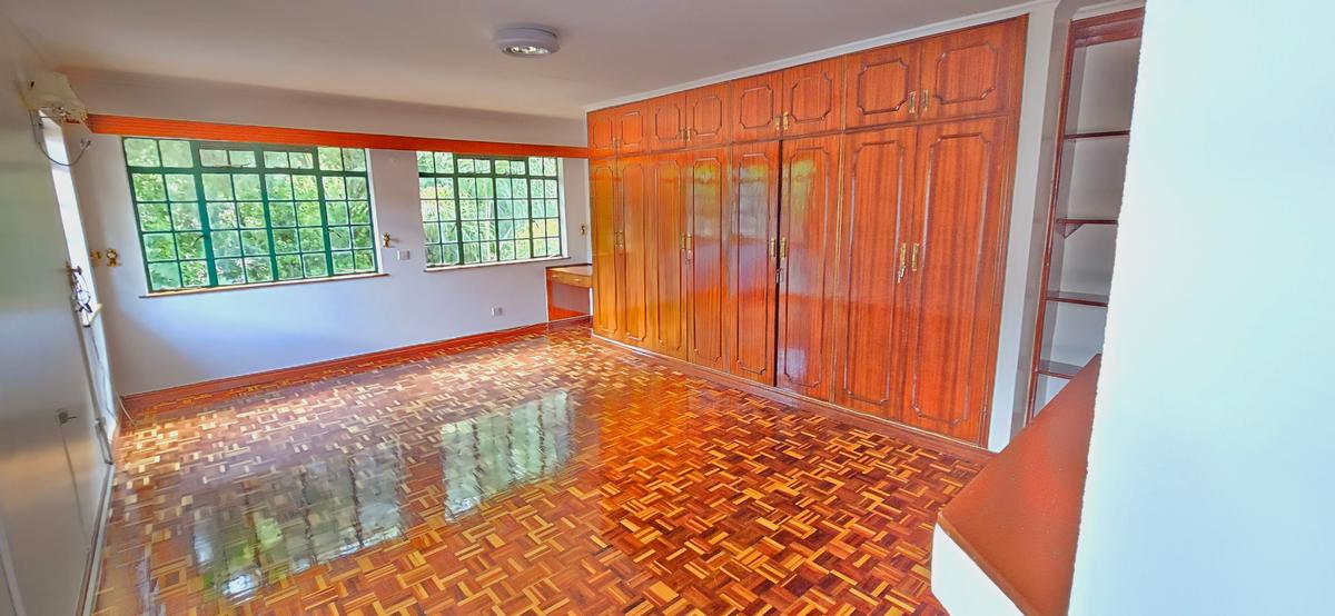 4 Bed Townhouse with En Suite at Lavington - 11