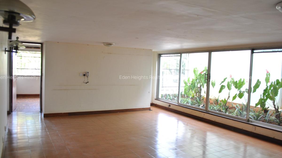 2,000 ft² Commercial Property with Parking in Lavington - 5