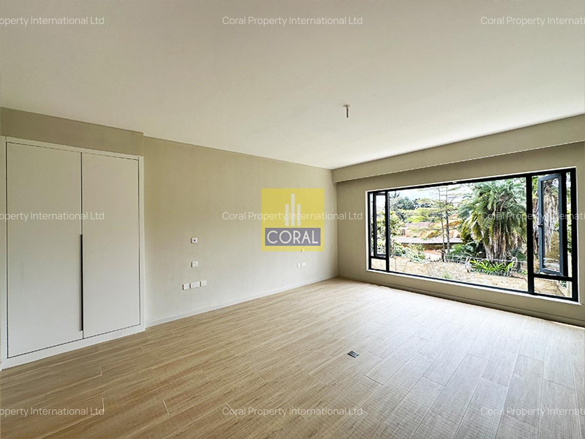 5 Bed Villa with En Suite in Kyuna - 14