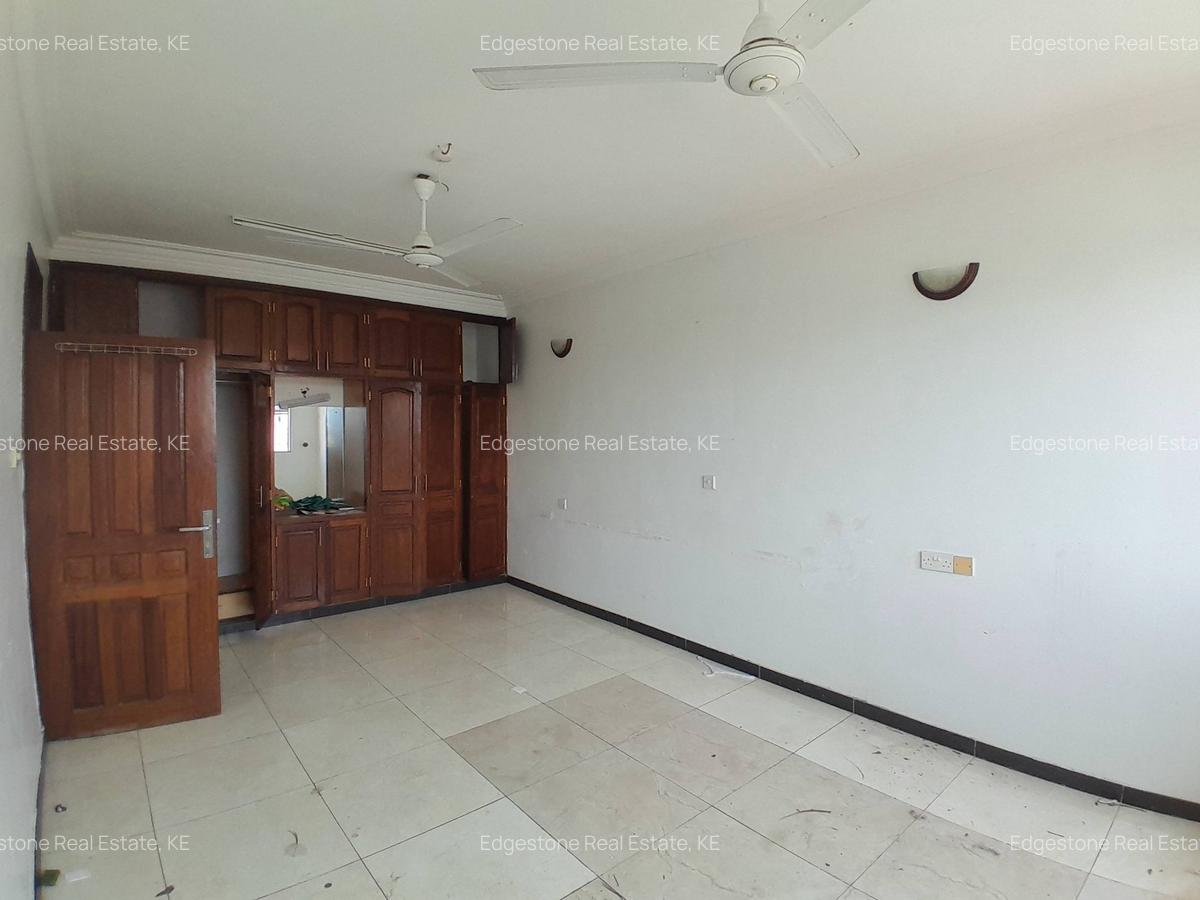 3 Bed Apartment with En Suite in Mombasa CBD - 2
