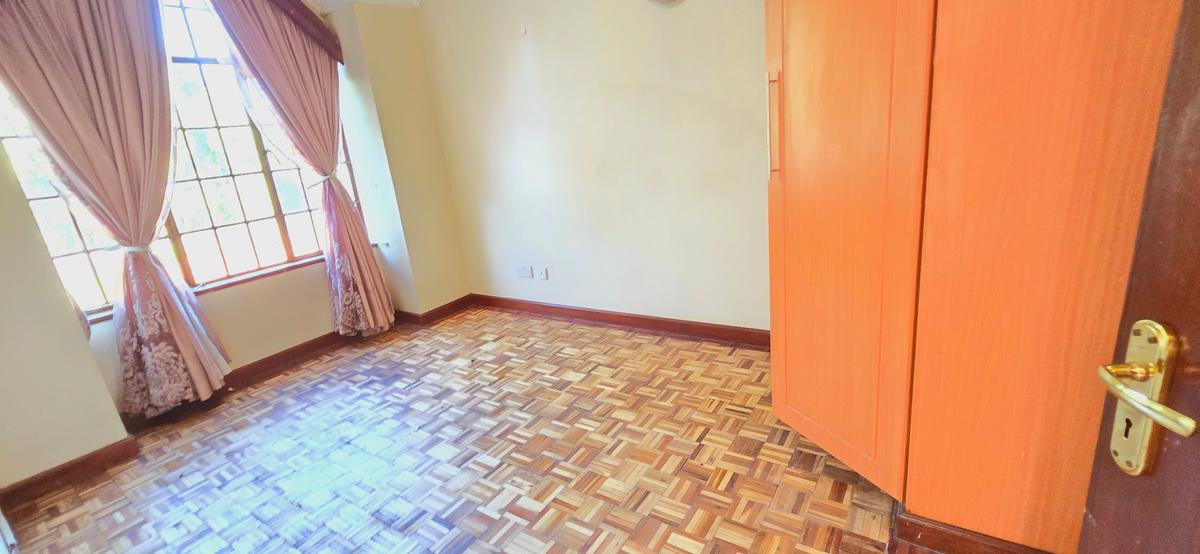 5 Bed Townhouse with En Suite at Off Convent Drive - 12