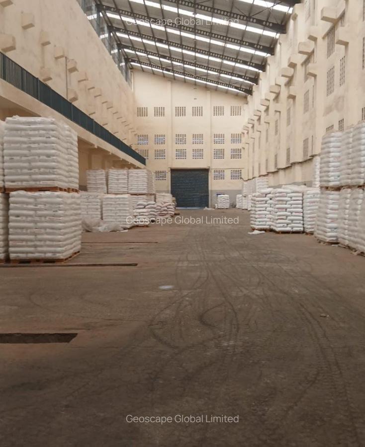 38,400 ft² Warehouse with Backup Generator in Industrial Area - 3