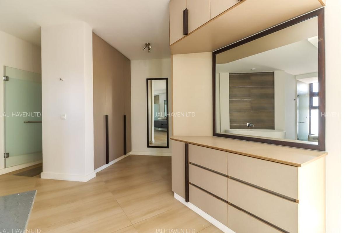 4 Bed Villa with En Suite in Lavington - 5