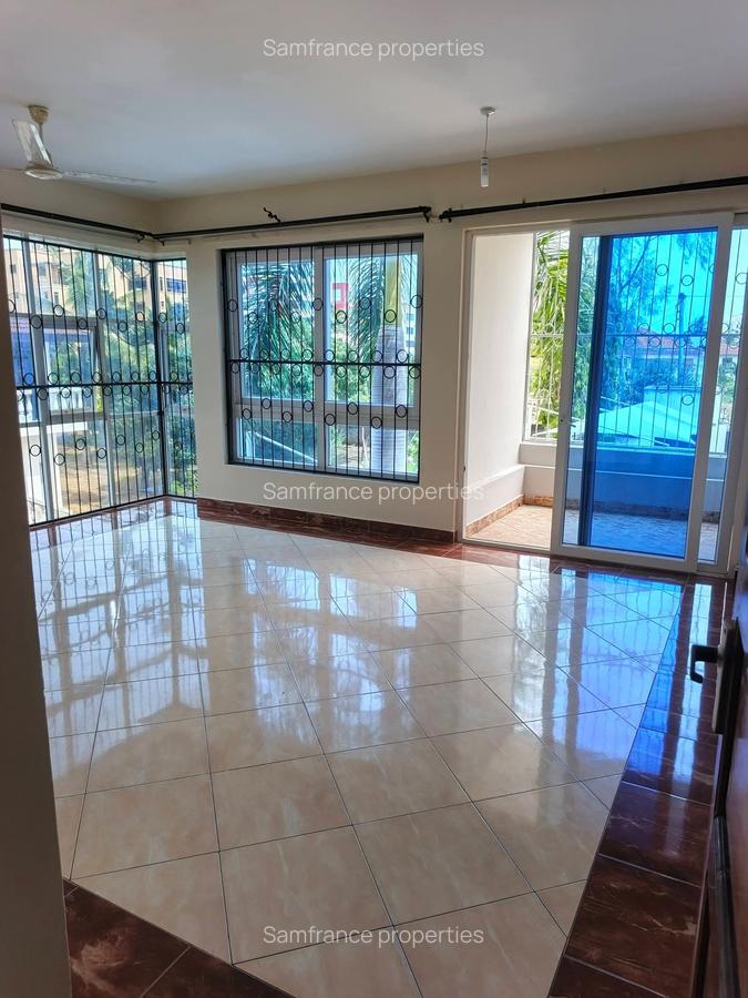 Serviced 3 Bed Apartment with En Suite at 3Rd Avenue - 3