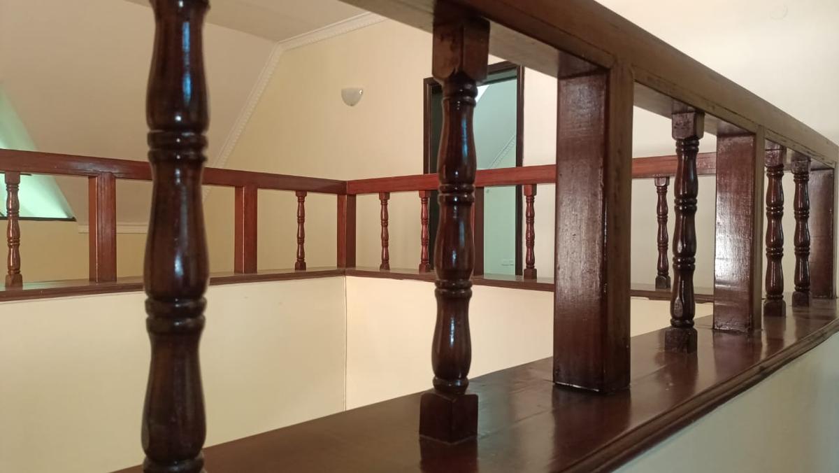 5 Bed Townhouse with En Suite in Lavington - 17