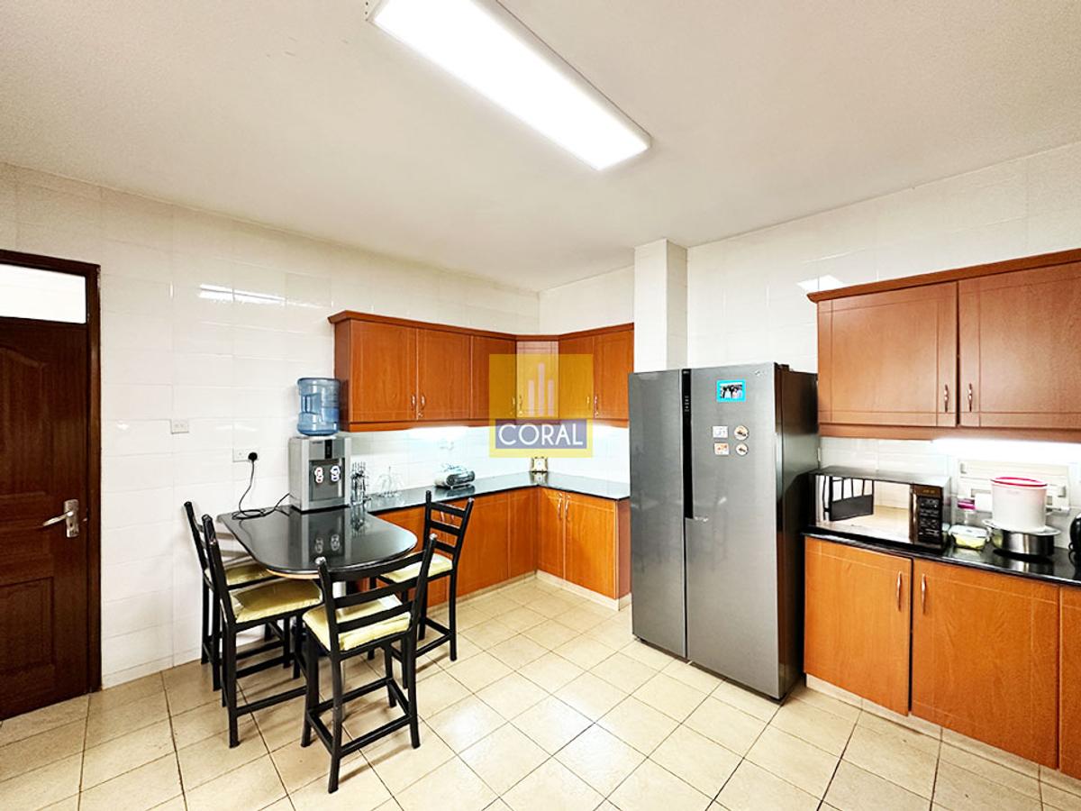 4 Bed Apartment with Parking in Parklands - 8