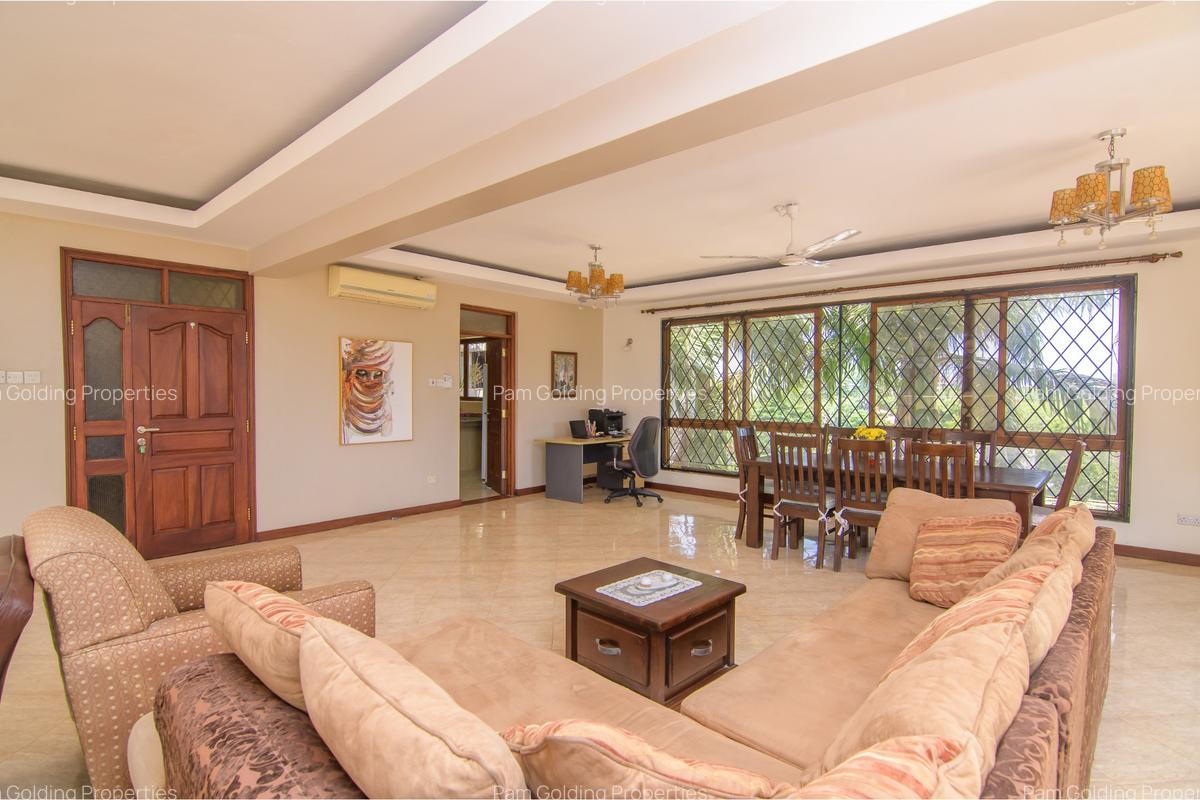 4 Bed Apartment with Swimming Pool at Links Road - 6