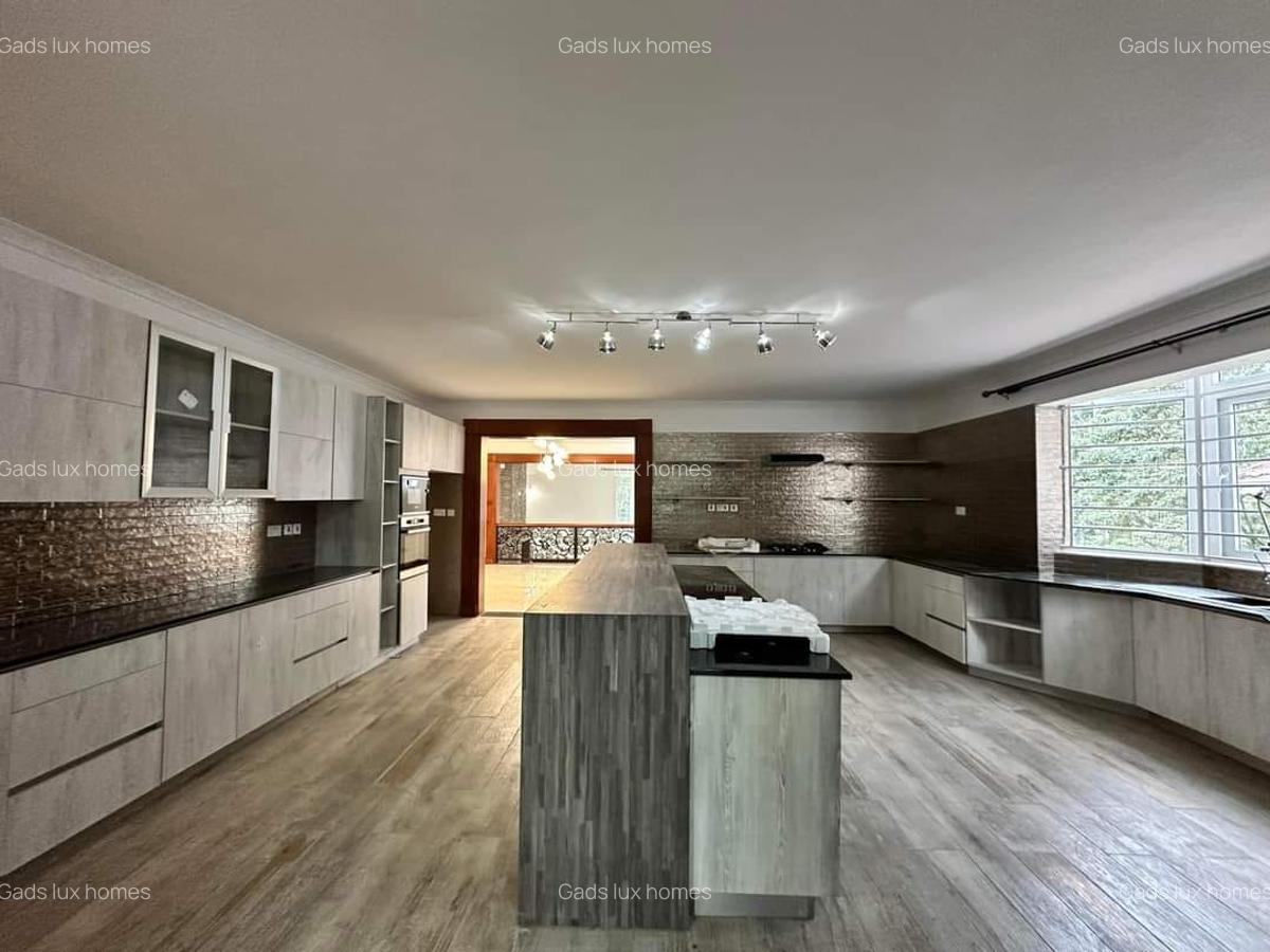 5 Bed Townhouse with En Suite at Rosslyn - 4