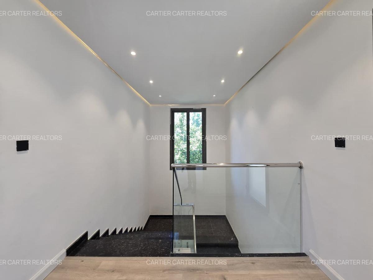 6 Bed Villa with En Suite in Lavington - 11