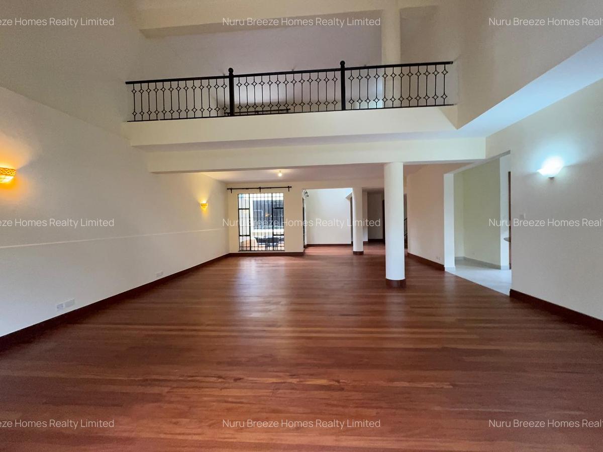 5 Bed Townhouse with En Suite in Lavington - 2