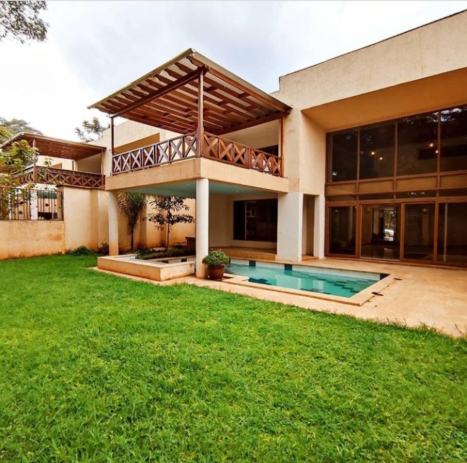 5 Bed Townhouse with En Suite in Lavington - 1